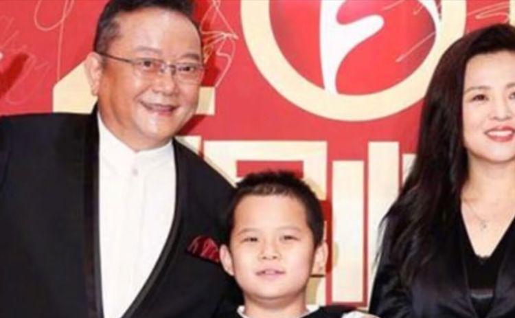 王刚的婚姻，刚强第一段婚姻老婆(王刚结婚了吗)