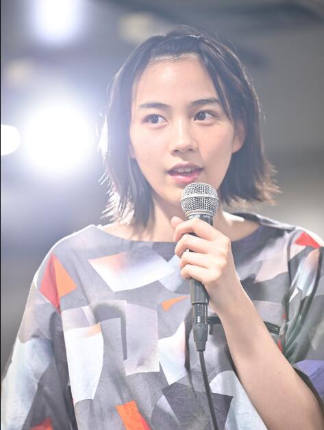 能年玲奈眼睛为什么那么亮是戴美瞳了吗