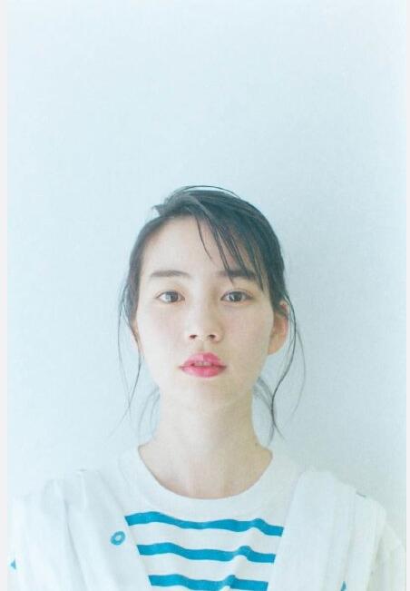 能年玲奈眼睛为什么那么亮是戴美瞳了吗