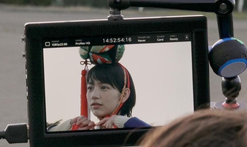 能年玲奈割双眼皮前后对比图