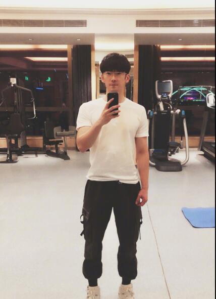 刘芮麟为什么叫wayne(刘芮麟出什么事了)