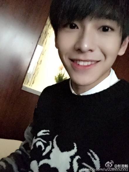 彭昱畅和彭于晏是什么关系?彭昱畅为什么叫