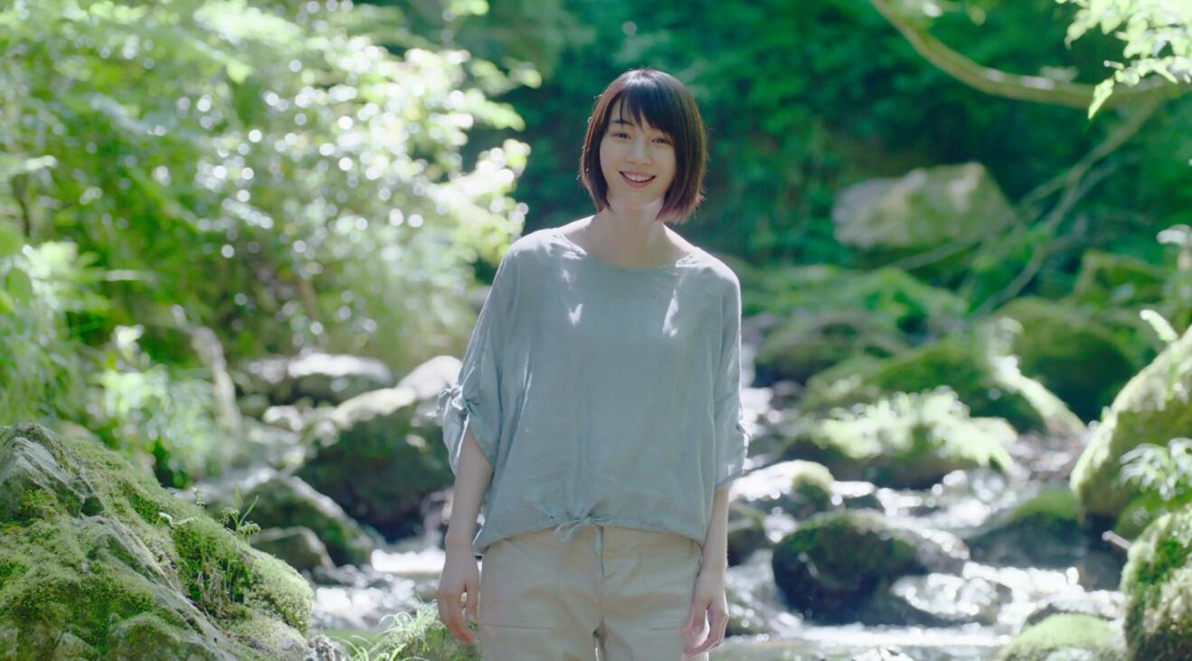 能年玲奈眼睛为什么那么亮是戴美瞳了吗