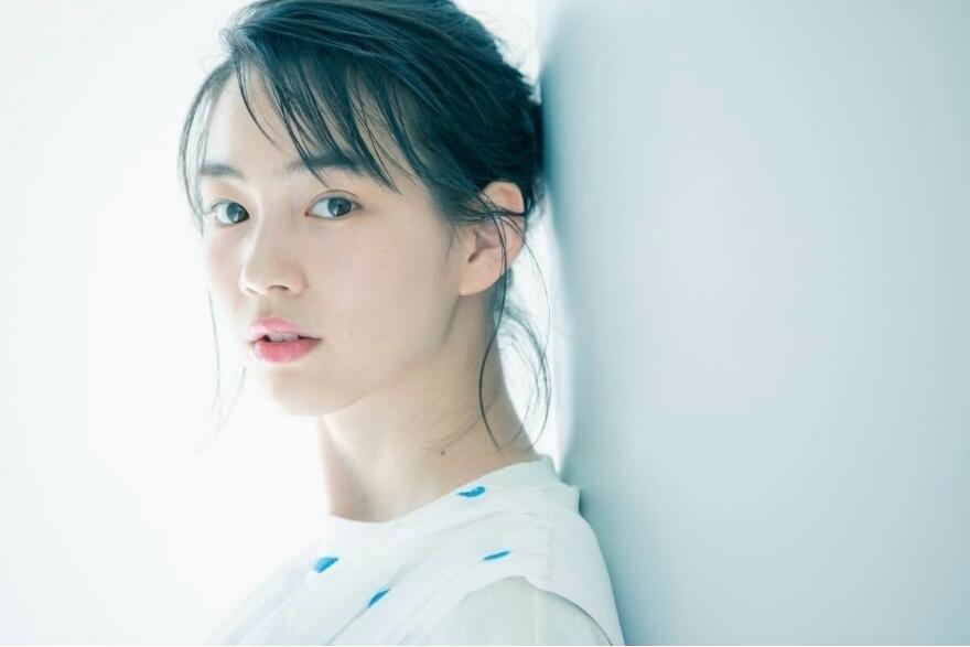 能年玲奈眼睛为什么那么亮是戴美瞳了吗