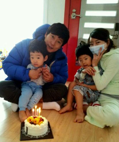 李秀根年轻时候的照片(李秀明年轻时候的照片) 李秀根年轻时候的照片(李秀明年轻时候的照片)