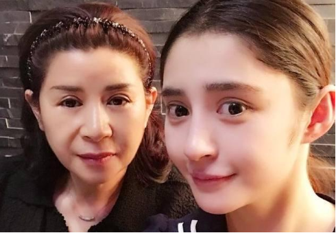 李心艾整容前后,李心艾最近的生活(李心艾的近照)