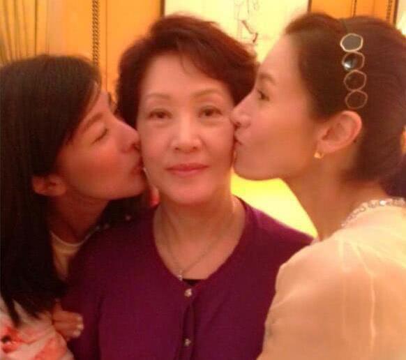 李嘉欣姐姐李嘉明太丑了畸形照片