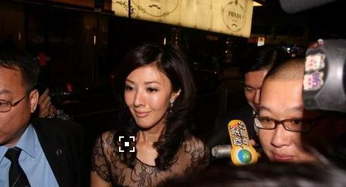 李嘉欣姐姐李嘉明太丑了畸形照片