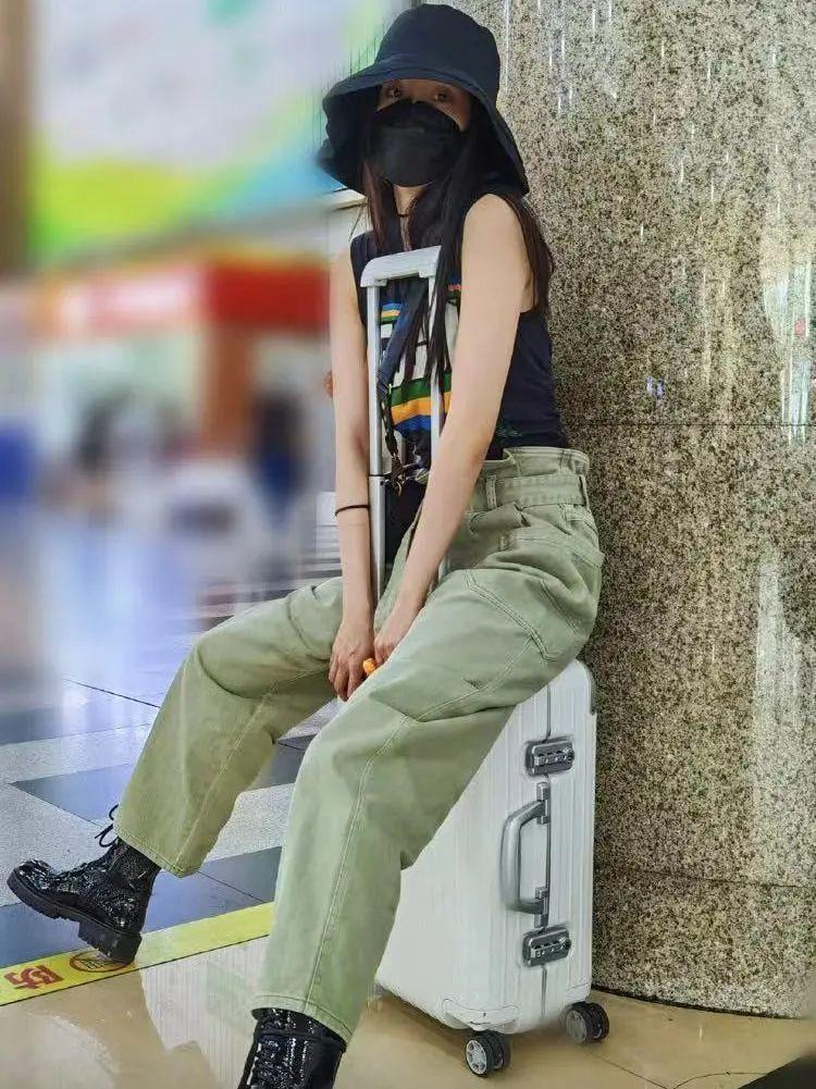 明星穿衣，明星穿衣搭配图片(明星穿衣打扮图片)