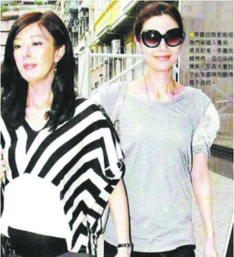 李嘉欣姐姐李嘉明太丑了畸形照片