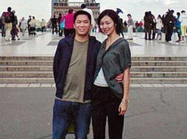 赵薇结婚照,赵薇嫁黄有龙就是个局(赵薇和谁结的婚:黄有龙和赵薇是二婚) 赵薇结婚照,赵薇嫁黄有龙就是个局(赵薇和谁结的婚:黄有龙和赵薇是二婚)