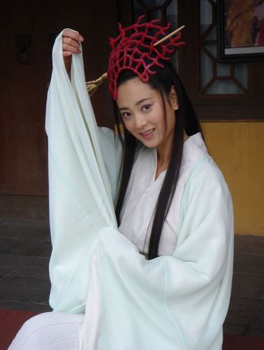 演员谢润，谢润和王艳对比照(演员谢润近照)