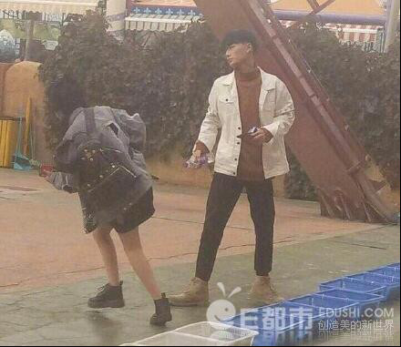 杨清柠付守东游乐园照片(杨清柠付守东怎么回事)