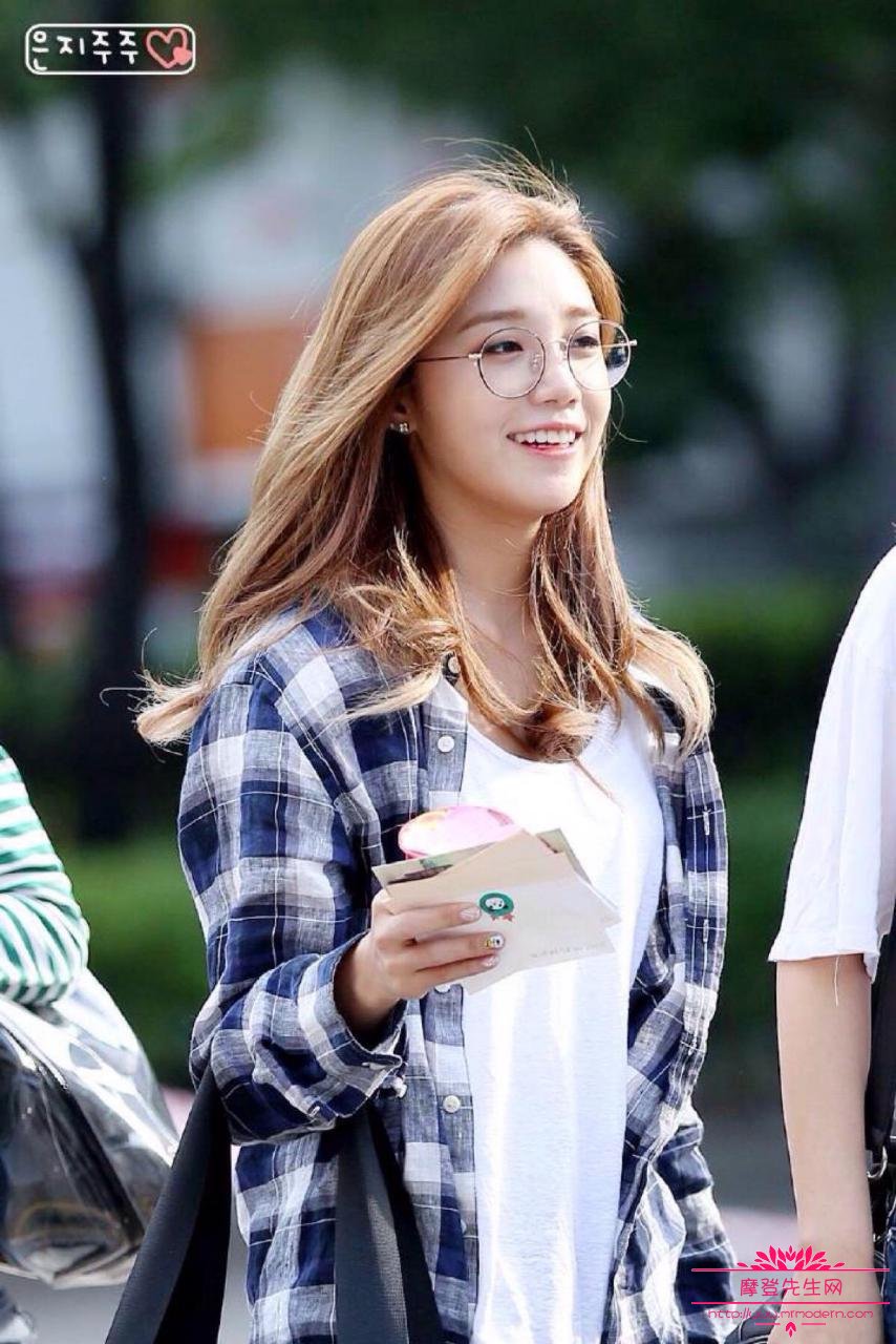 郑恩地和朴灿烈粉红事件回顾(朴灿烈偷看郑恩地图片) 郑恩地和朴灿烈粉红事件回顾(朴灿烈偷看郑恩地图片)