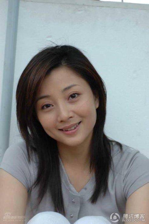 殷桃简历，40岁殷桃近照(殷桃个人照片)