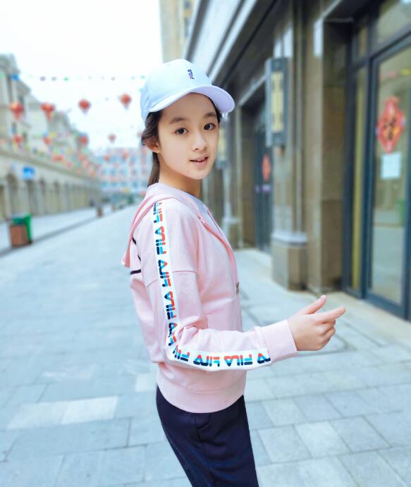 黄杨钿甜小时候的照片组图(黄杨钿甜近照)