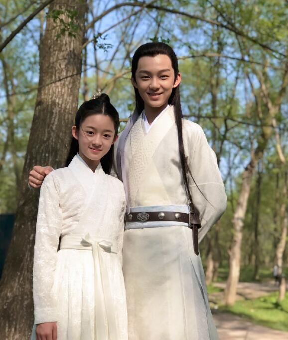 黄杨钿甜小时候的照片组图(黄杨钿甜近照)