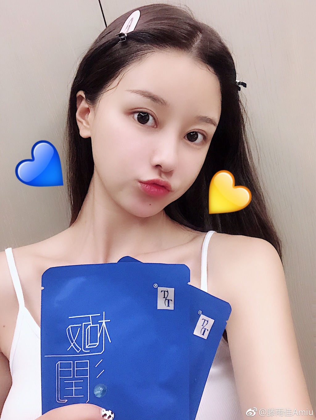 滕雨佳整容前后对比照片(滕雨佳素颜)