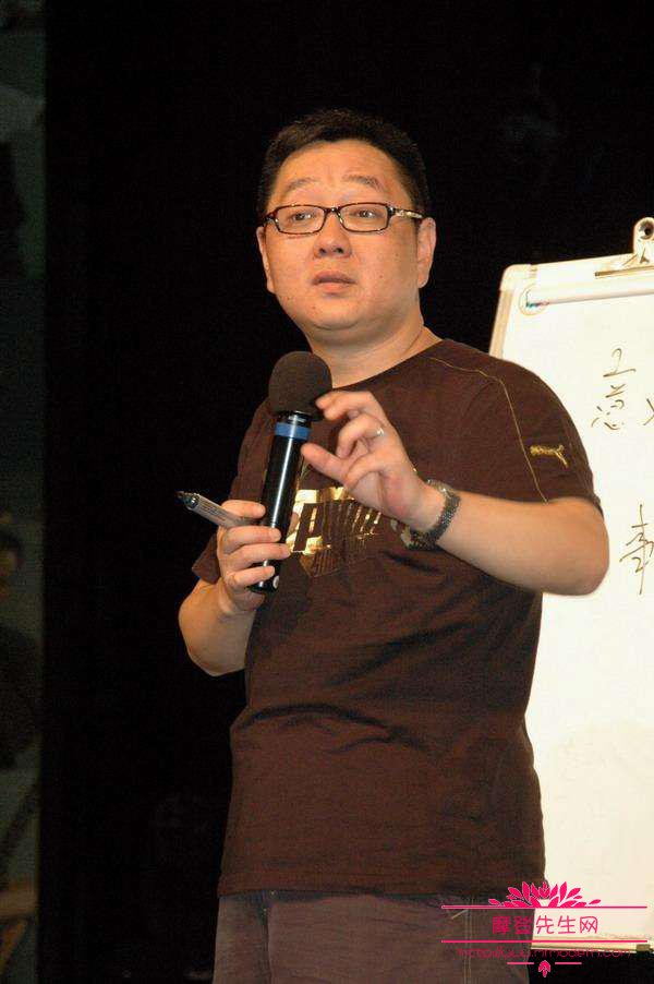 张绍刚泥人头像摔扁了是什么梗