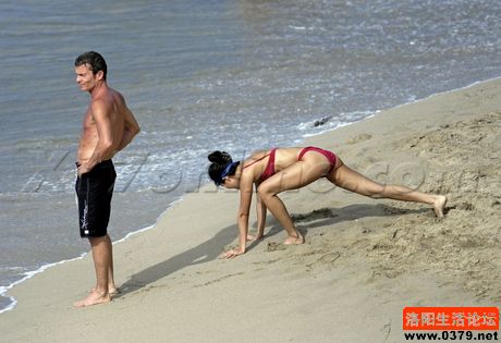 章子怡沙滩高清图片 章子怡沙滩高清图片