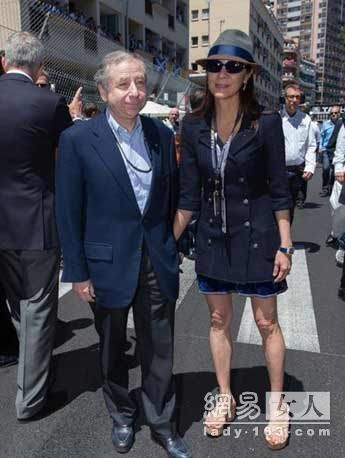 恐怖杨紫琼脚拇指严重外翻照片(杨紫琼脚变形)