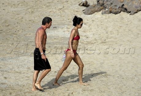 章子怡沙滩高清图片 章子怡沙滩高清图片