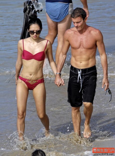 章子怡沙滩高清图片