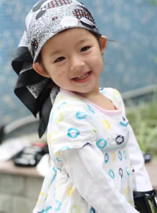 黄杨钿甜小时候的照片组图(黄杨钿甜近照)