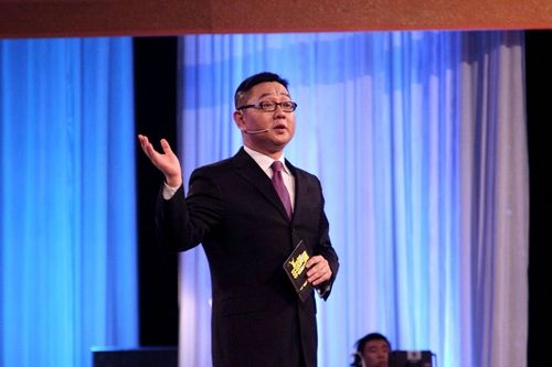 张绍刚泥人头像摔扁了是什么梗