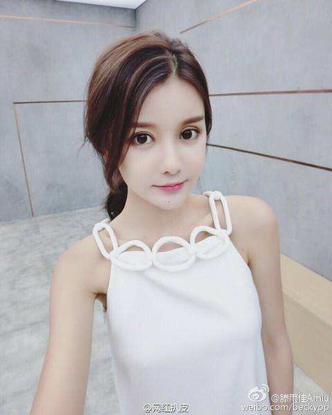 滕雨佳整容前后对比图(滕雨佳素颜) 滕雨佳整容前后对比图(滕雨佳素颜)