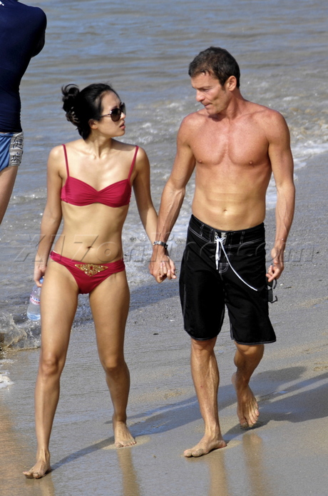 章子怡沙滩高清图片 章子怡沙滩高清图片