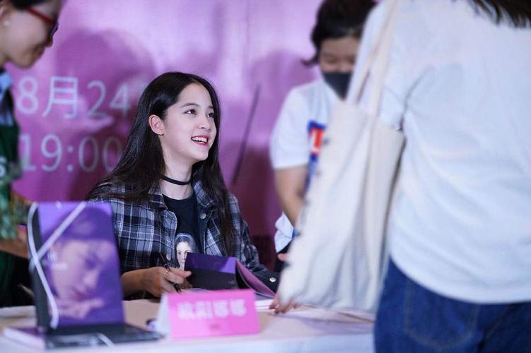 欧阳娜娜与壹心娱乐结束合作，欧阳(欧阳娜娜经纪团队)