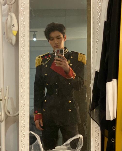 灵超为什么叫百斩男、青春疼痛作家