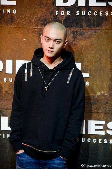 王冠逸比许凯好看对比图 王冠逸比许凯好看对比图