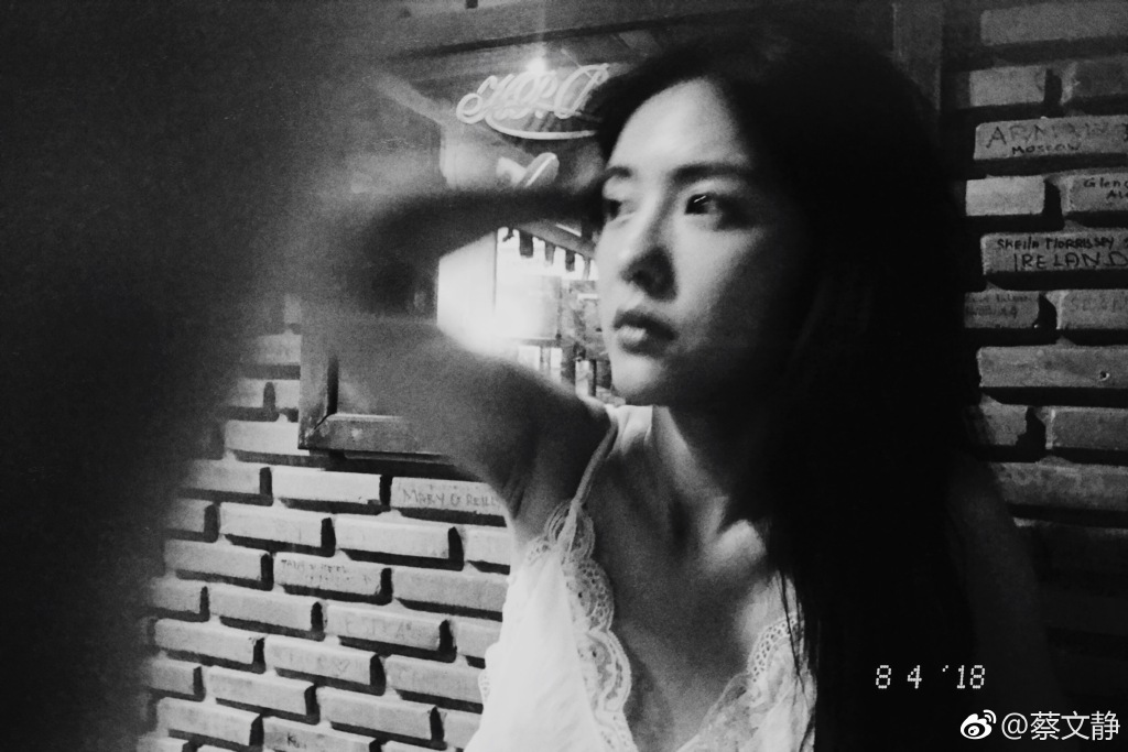 蔡文静双眼皮是割的吗(蔡文静眼睛是不是做了) 蔡文静双眼皮是割的吗(蔡文静眼睛是不是做了)