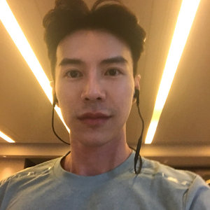 王冠逸比许凯好看对比图 王冠逸比许凯好看对比图