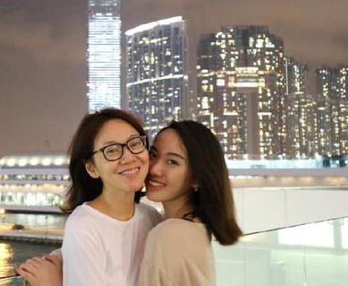 邹元清是闫妮亲生的吗?邹元清的父亲叫什么 邹元清是闫妮亲生的吗?邹元清的父亲叫什么