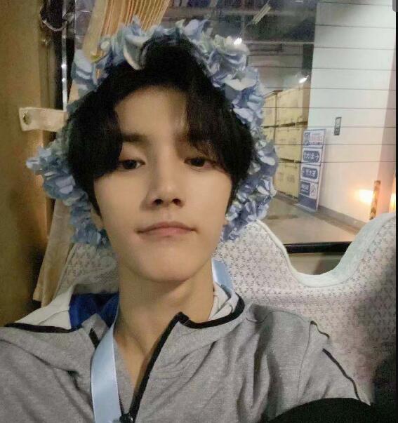 灵超为什么叫百斩男、青春疼痛作家