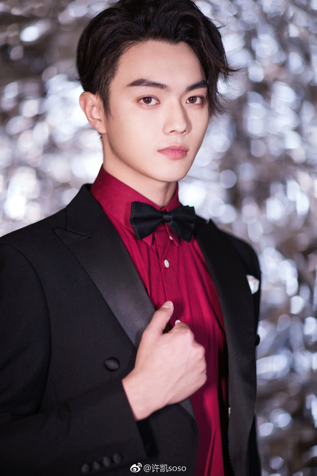 王冠逸比许凯好看对比图 王冠逸比许凯好看对比图