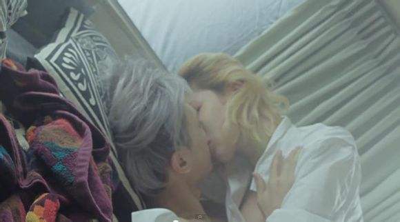 贤胜泫雅热吻图片(泫雅和张贤胜接吻mama)