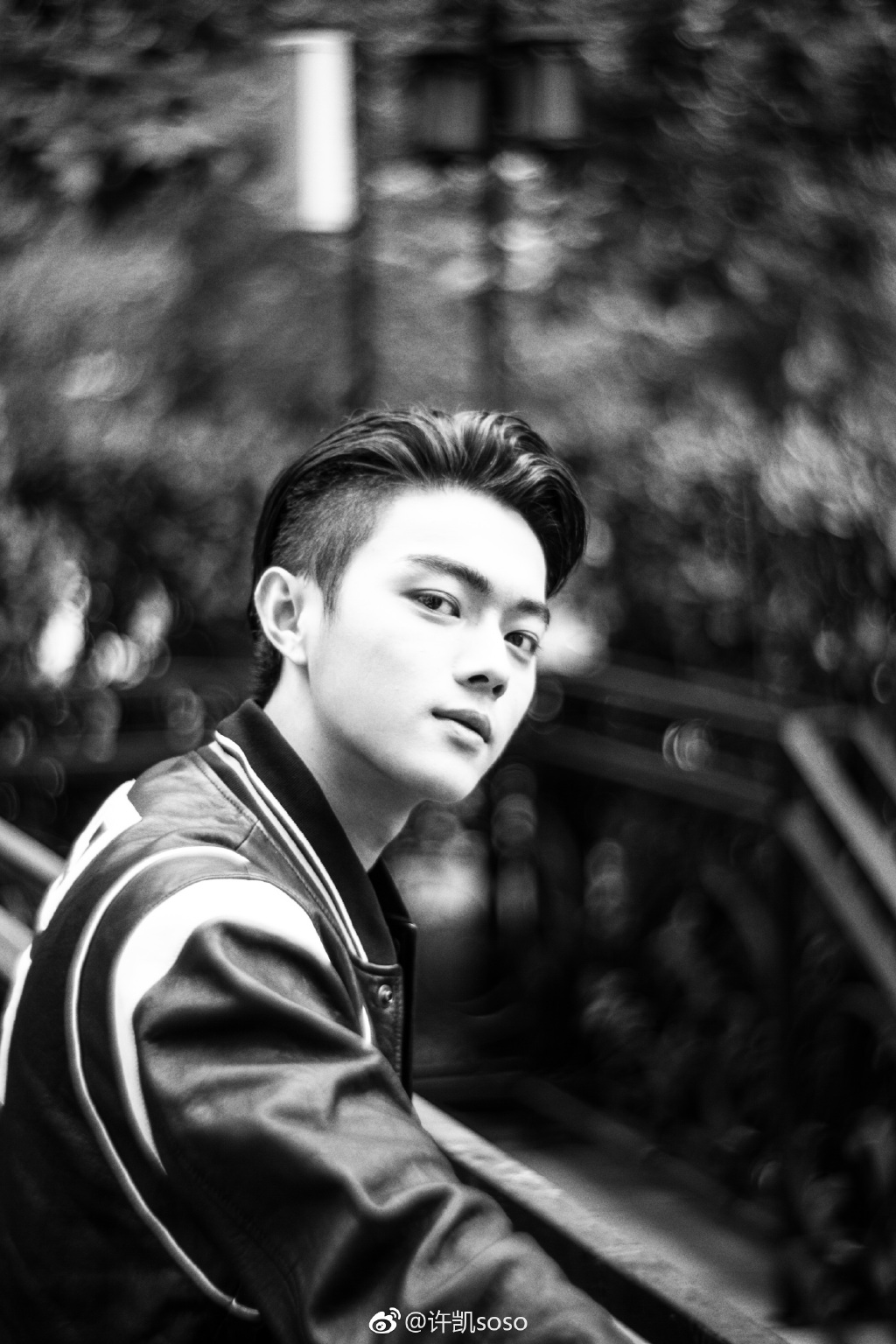 王冠逸比许凯好看对比图 王冠逸比许凯好看对比图