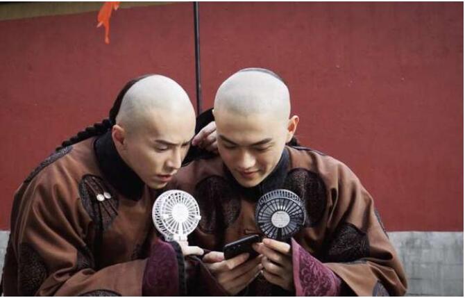 王冠逸比许凯好看对比图