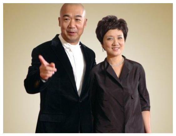 张国立邓婕离婚，张国立和邓婕为什(邓婕为什么嫁给张国立)