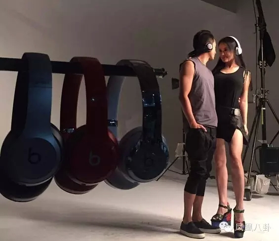 邹市明老婆看比赛哭了视频(邹市明比赛妻子助威视频) 邹市明老婆看比赛哭了视频(邹市明比赛妻子助威视频)