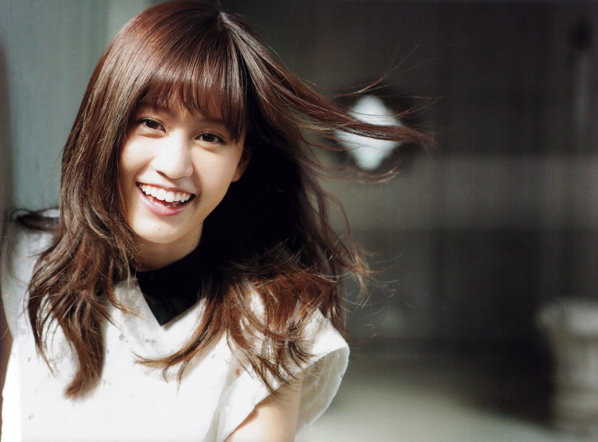 前田敦子强吻高桥南图(前田敦子笑容)