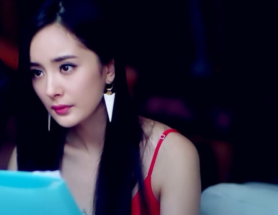 杨幂鼻子和嘴巴很丑吗？杨幂为什么叫沁沁站(杨幂鼻子是朝天鼻吗)