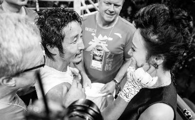 邹市明老婆看比赛哭了视频(邹市明比赛妻子助威视频) 邹市明老婆看比赛哭了视频(邹市明比赛妻子助威视频)