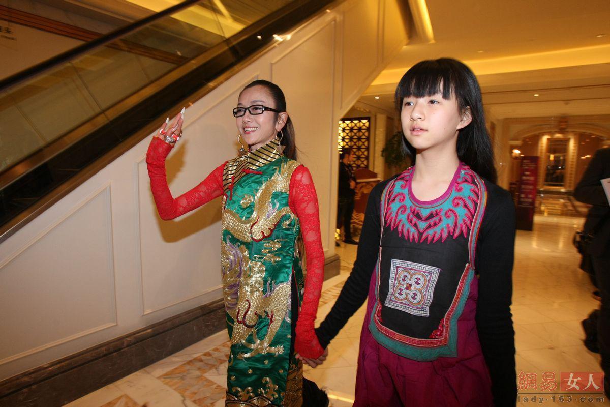 小彩旗和杨丽萍为什么闹翻了?小彩旗哪里自