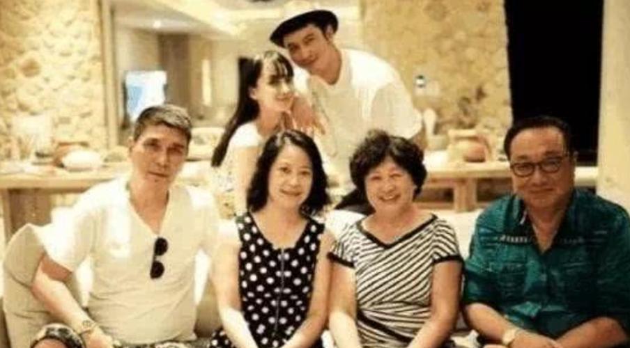 黄晓明家庭背景,baby和跑男关(baby和黄晓明奔跑吧兄弟)