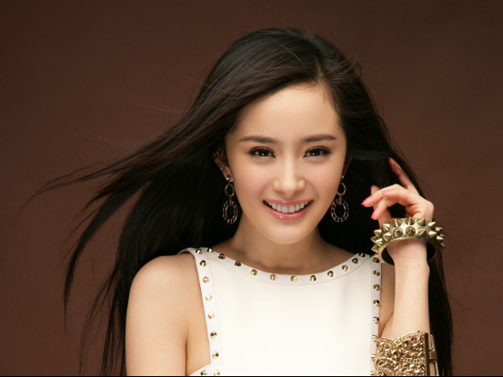 杨幂鼻子和嘴巴很丑吗？杨幂为什么叫沁沁站(杨幂鼻子是朝天鼻吗)